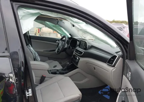 2020 Hyundai Tucson Value z USA, uszkodzony, nr VIN KM8J3CA46LU101440